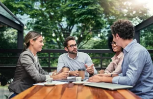 Franchise or Startup? What UK Entrepreneurs Are Choosing in 2025–And Why